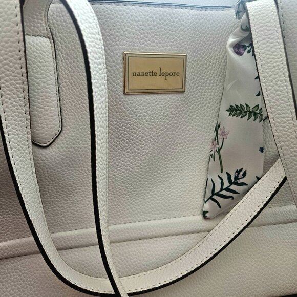 nanette lepore white double handle inner pockets gold logo hardware Scarf NWOT - Picture 2 of 9